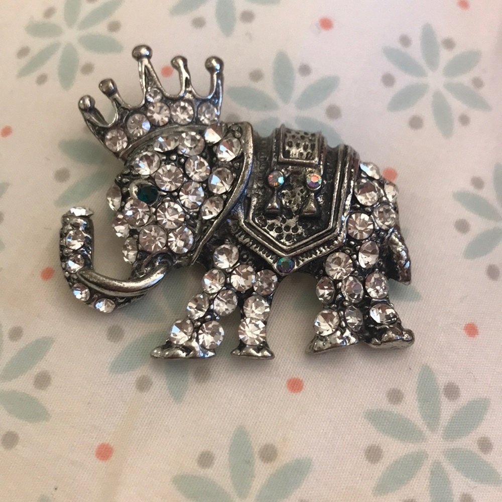 Sparkle elephant broach
